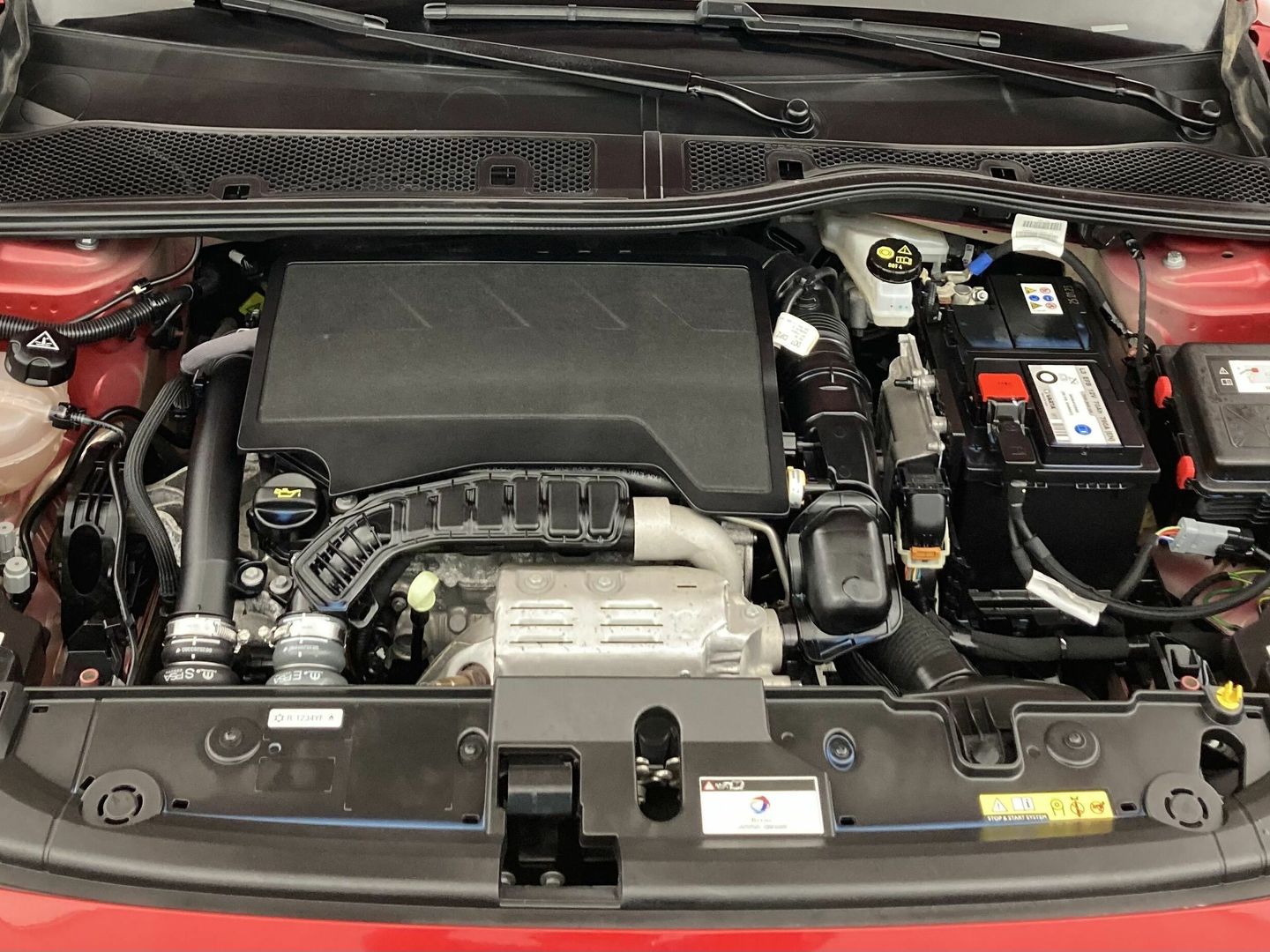 Peugeot 208 PureTech 100 GT EAT8 75 kW (100 CV)