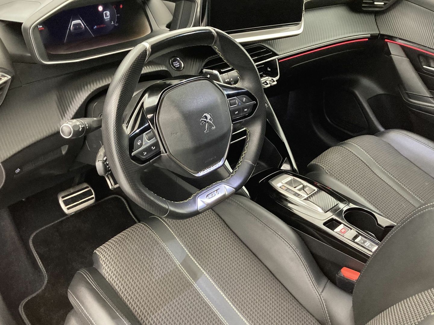 Peugeot 208 PureTech 100 GT EAT8 75 kW (100 CV)