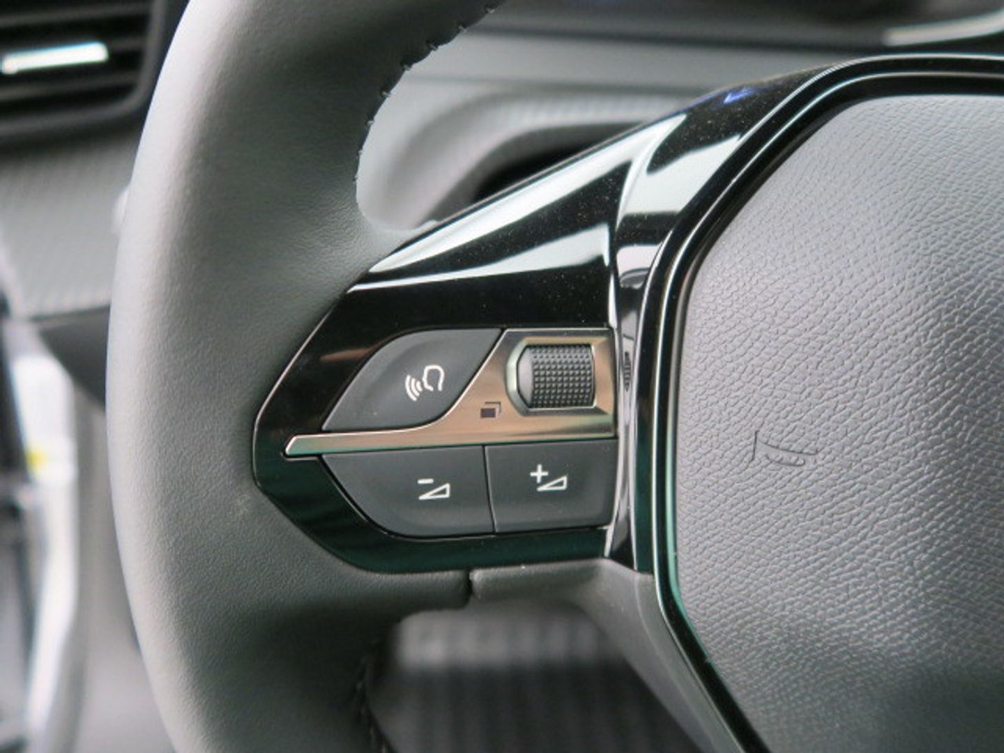Peugeot 2008 PureTech 130 S&S Allure 96 kW (130 CV)