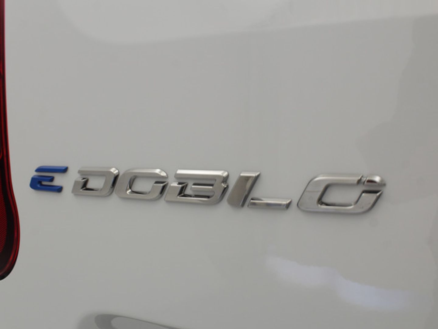 Fiat e-Doblò Furgón 50kWh L1H1 100 kW (136 CV)