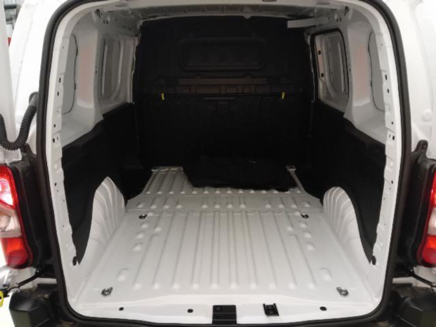 Peugeot e-Partner e-Electico Standard 800kg 100 kW (136 CV)
