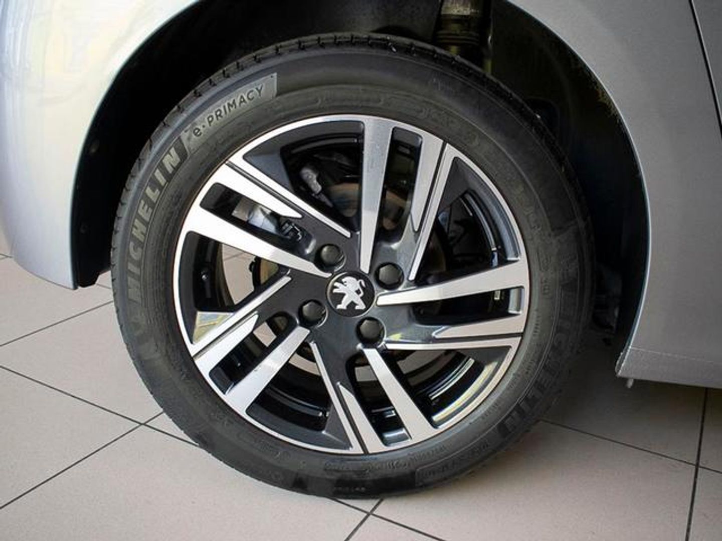 Peugeot 208 PureTech 100 Allure 75 kW (100 CV)