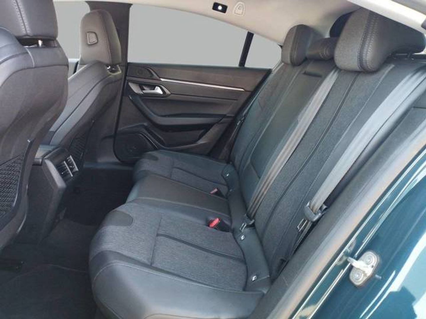 Peugeot 508 BlueHDI 130 S&S Allure Pack EAT8 96 kW (130 CV)