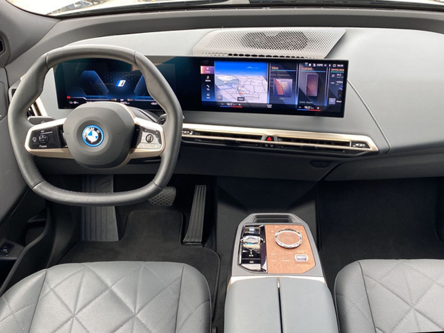 BMW iX xDrive40 240 kW (326 CV)