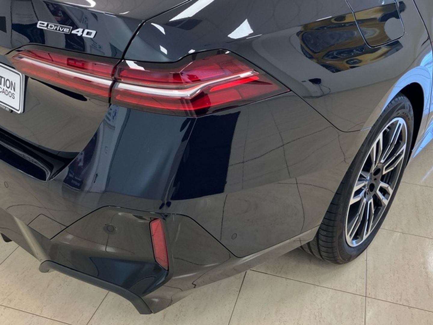 BMW i5 eDrive40 250 kW (340 CV)