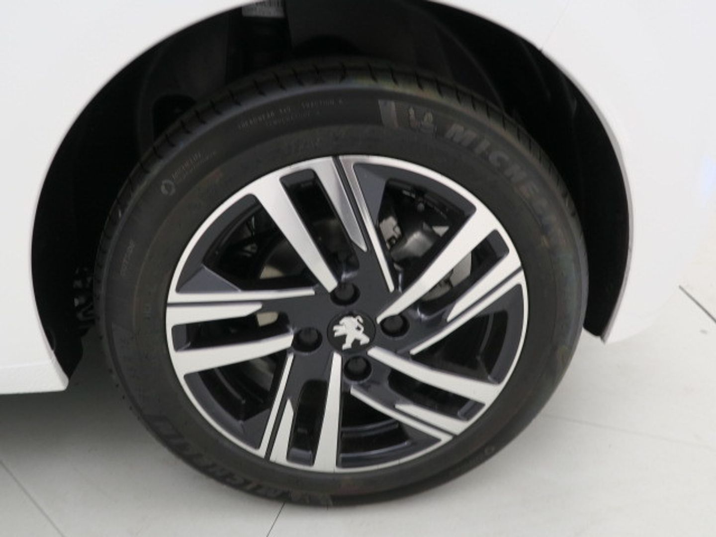 Peugeot 208 BlueHDi 100 Active Pack 75 kW (100 CV)