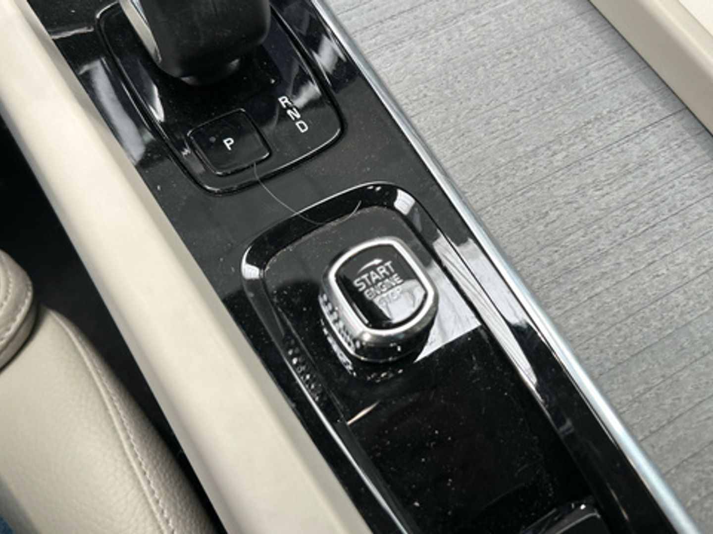 Volvo XC60 T6 Recharge Plus Dark AWD Auto 257 kW (350 CV)