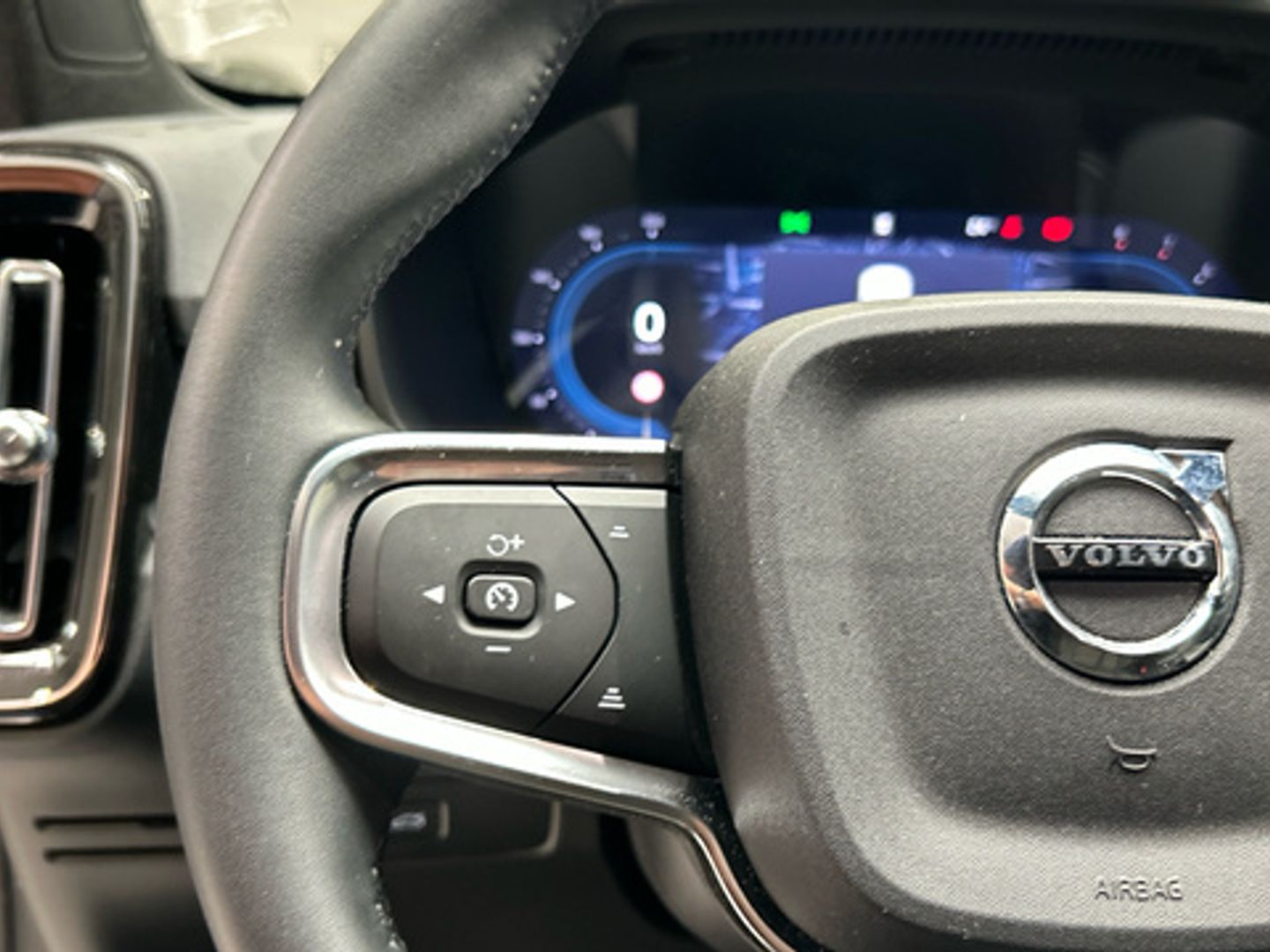 Volvo XC40 B3 G Plus Dark Auto 120 kW (163 CV)