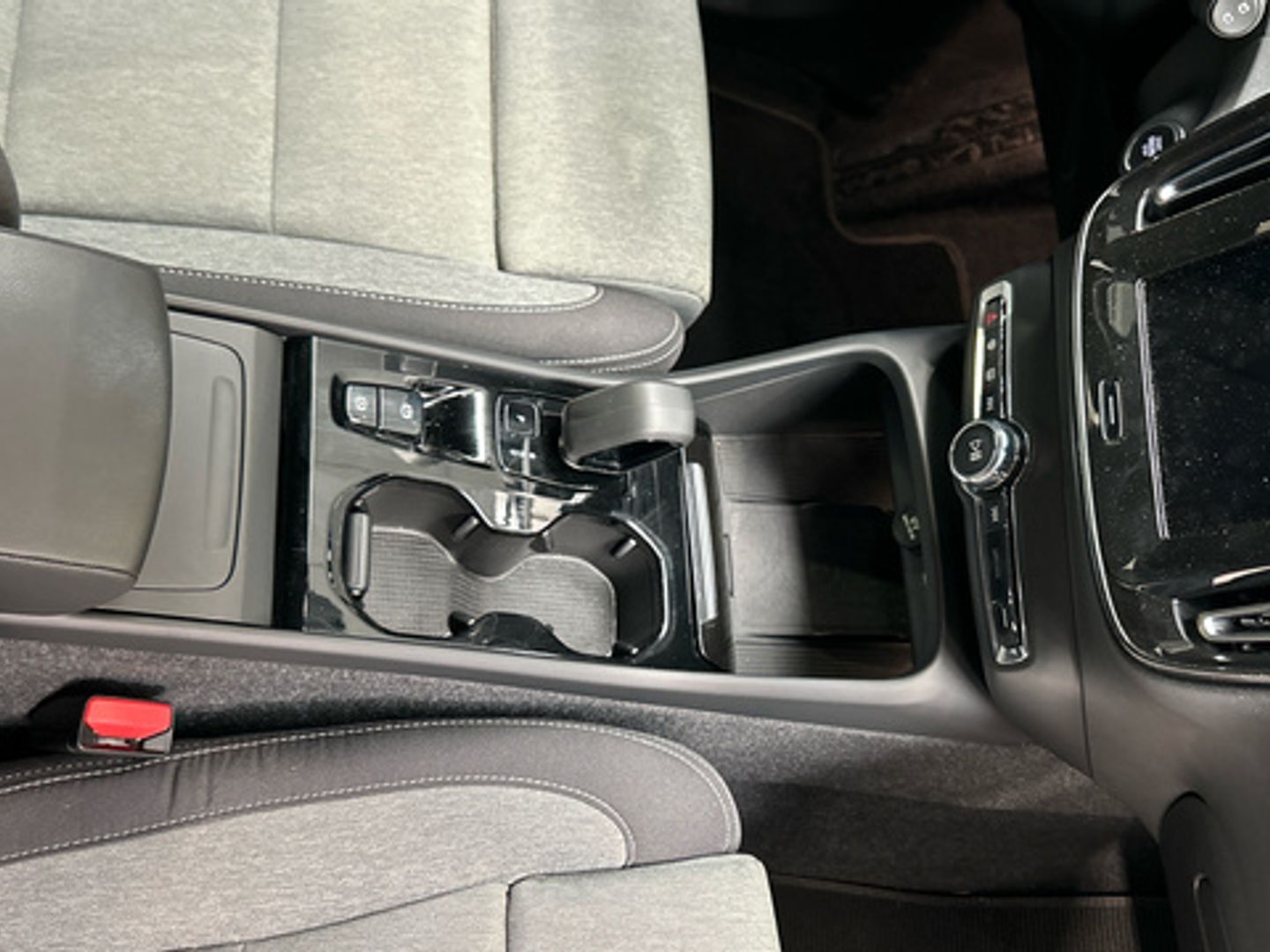 Volvo XC40 B3 G Plus Dark Auto 120 kW (163 CV)
