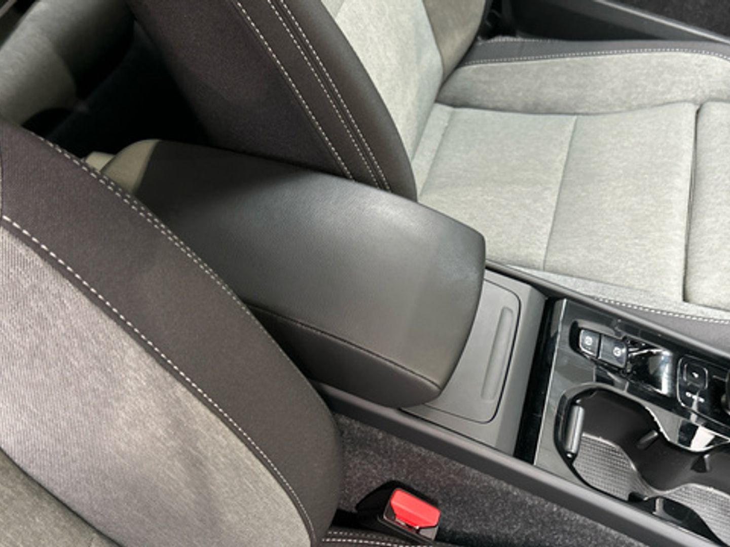 Volvo XC40 B3 G Plus Dark Auto 120 kW (163 CV)