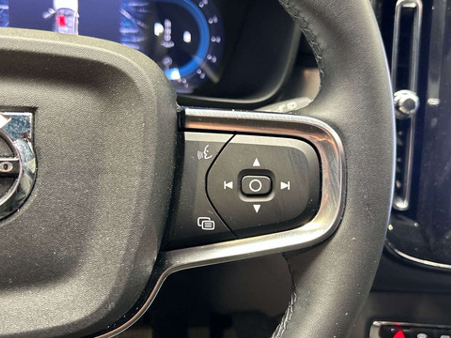 Volvo XC40 B3 G Plus Dark Auto 120 kW (163 CV)