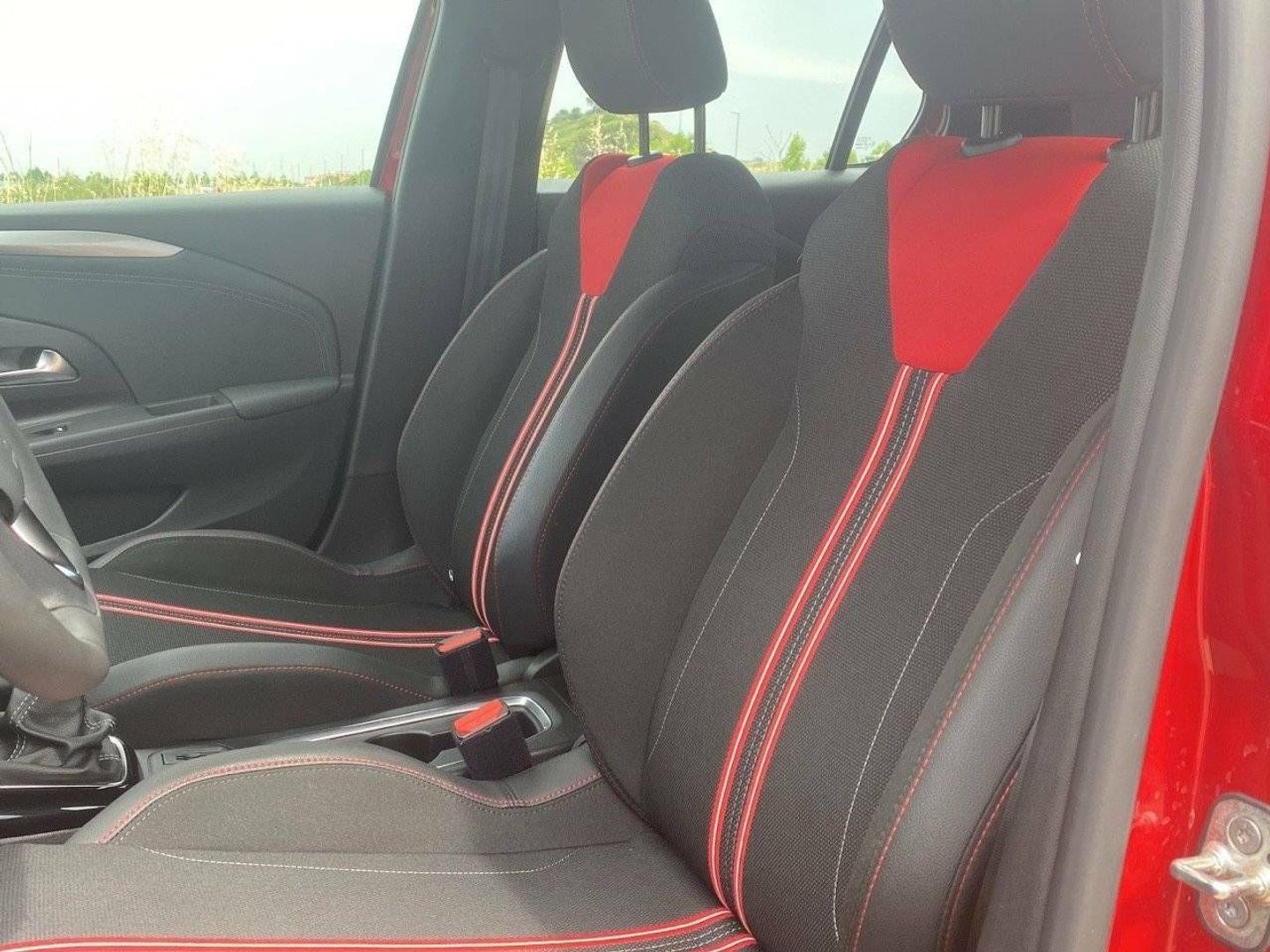 Opel Corsa 1.2 T XHL GS 74 kW (100 CV) Rojo Sedan