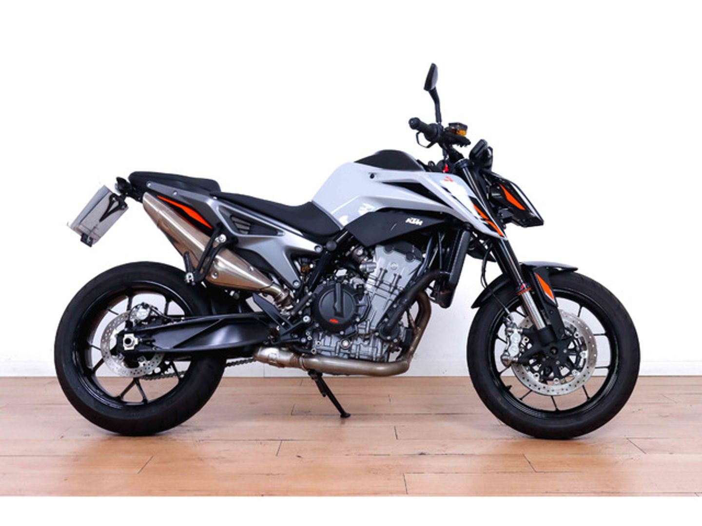 KTM Duke 790 L Gris Motorcycle