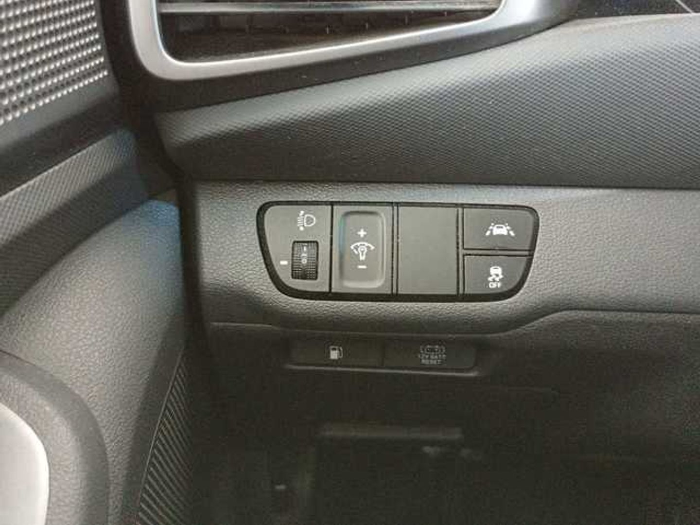 Hyundai Ioniq 1.6 GDI HEV Klass DCT 104 kW (141 CV)