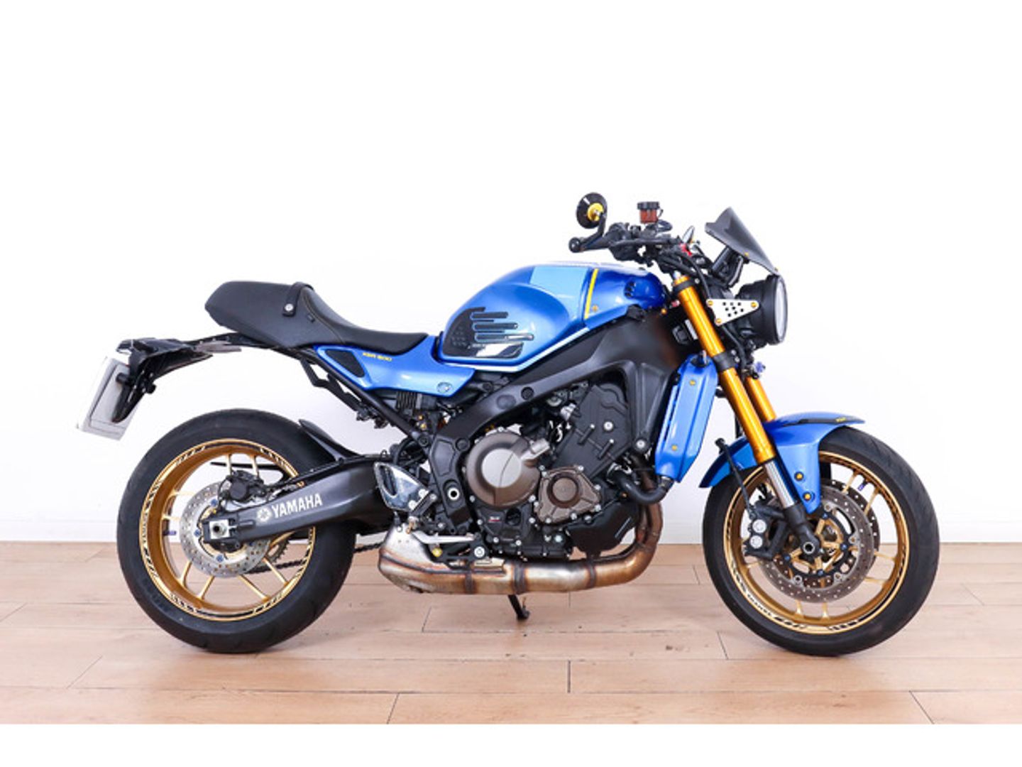 Yamaha XSR 900 Azul Motorcycle