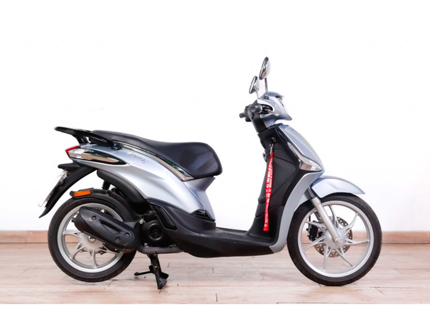 Piaggio Liberty 50 I-Get Gris Plata Motorcycle
