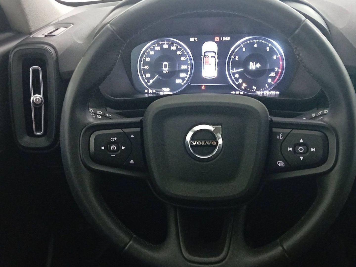 Volvo XC40 T2 Momentum Core 95 kW (129 CV)