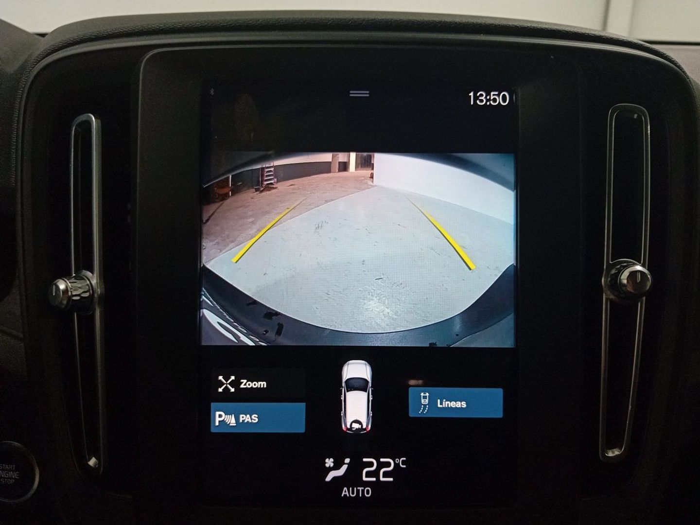 Volvo XC40 T2 Momentum Core 95 kW (129 CV)