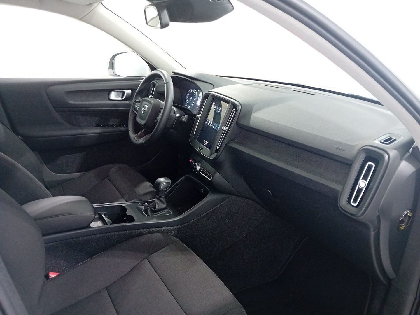 Volvo XC40 T2 Momentum Core 95 kW (129 CV)