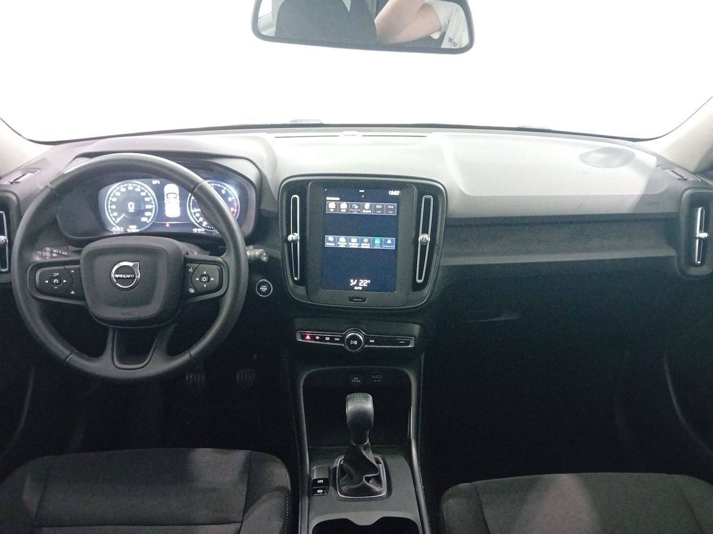 Volvo XC40 T2 Momentum Core 95 kW (129 CV)