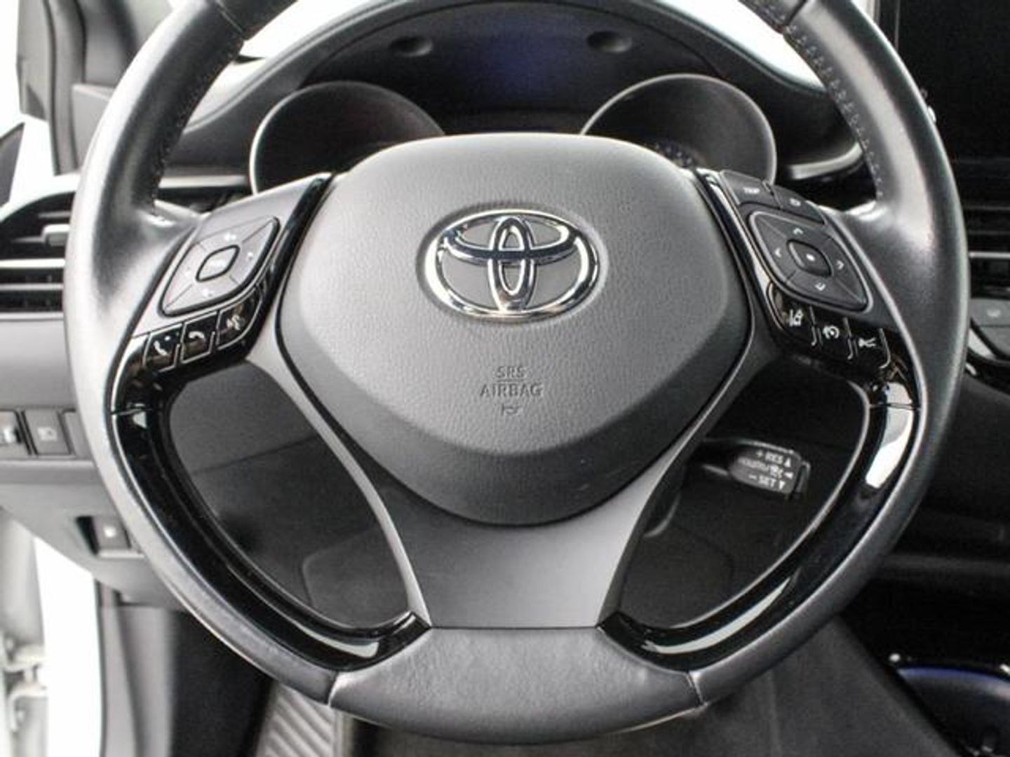Toyota C-HR 1.8 125H Advance 90 kW (122 CV)