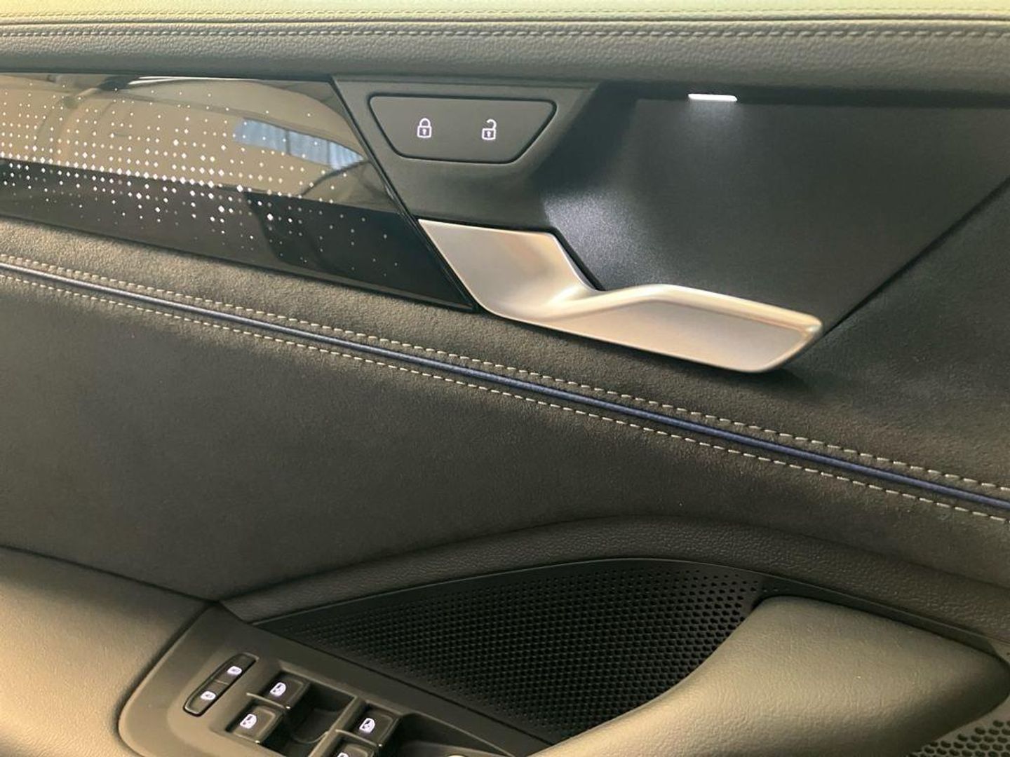 Volkswagen Passat Variant R-Line eHybrid PHEV 200 kW (272 CV) DSG