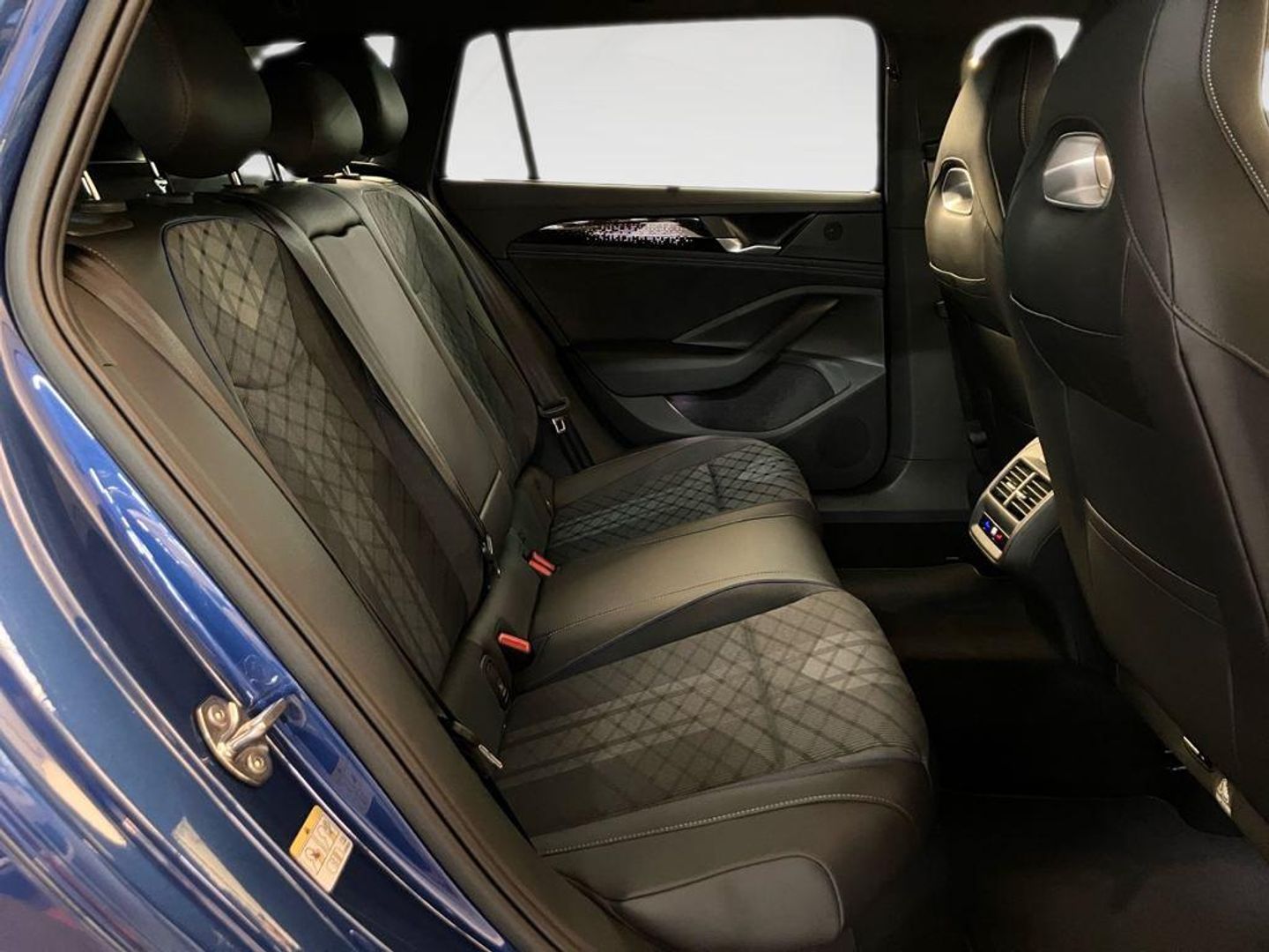 Volkswagen Passat Variant R-Line eHybrid PHEV 200 kW (272 CV) DSG