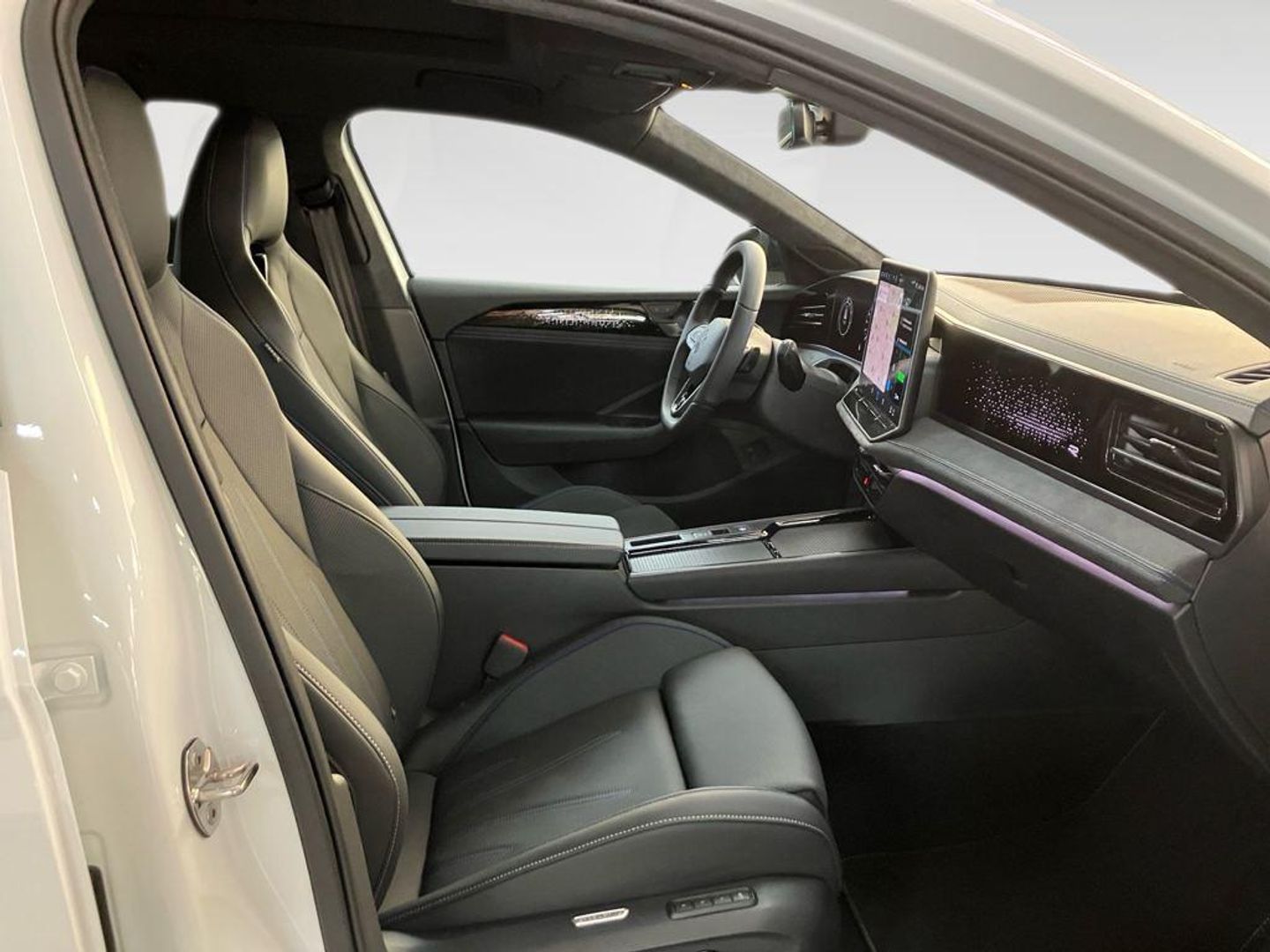 Volkswagen Passat Variant R-Line eHybrid PHEV 200 kW (272 CV) DSG