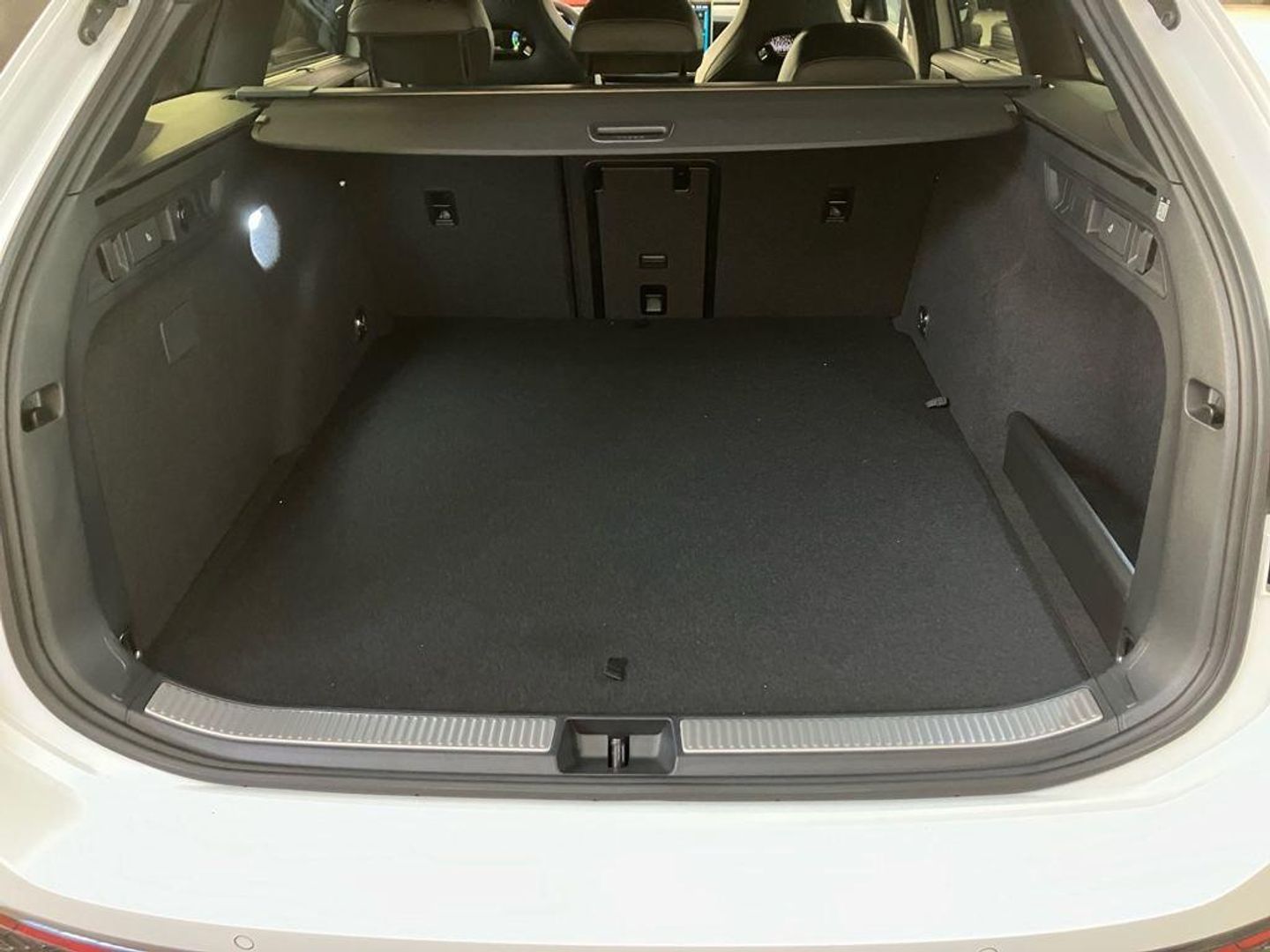 Volkswagen Passat Variant R-Line eHybrid PHEV 200 kW (272 CV) DSG
