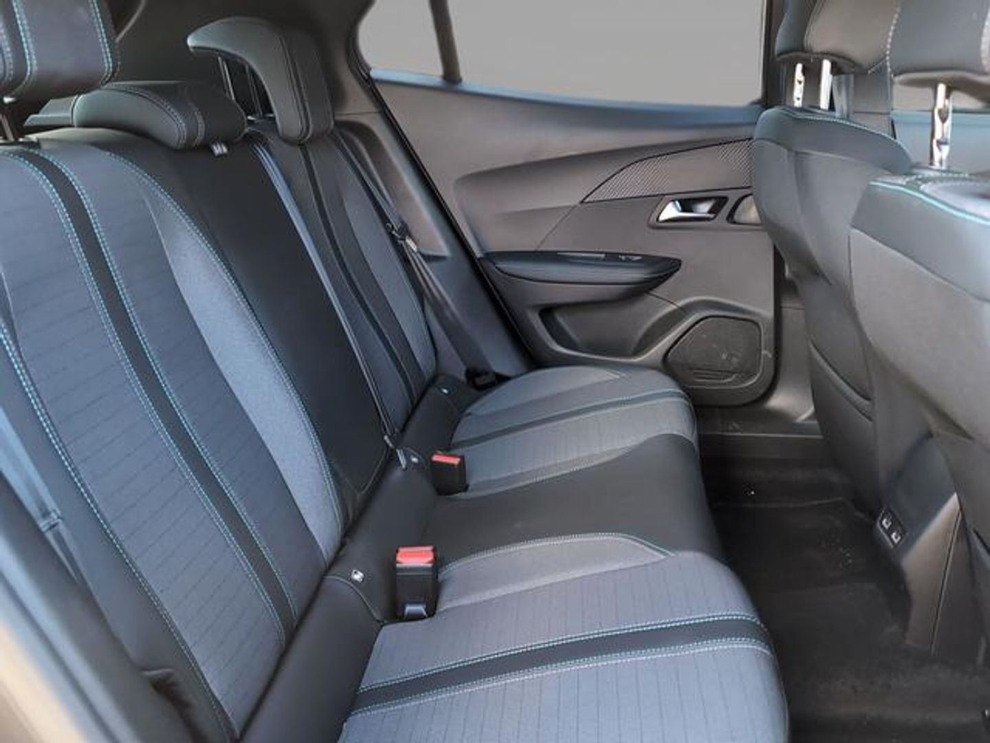 Peugeot 2008 PureTech 100 S&S Allure Pack 75 kW (100 CV)