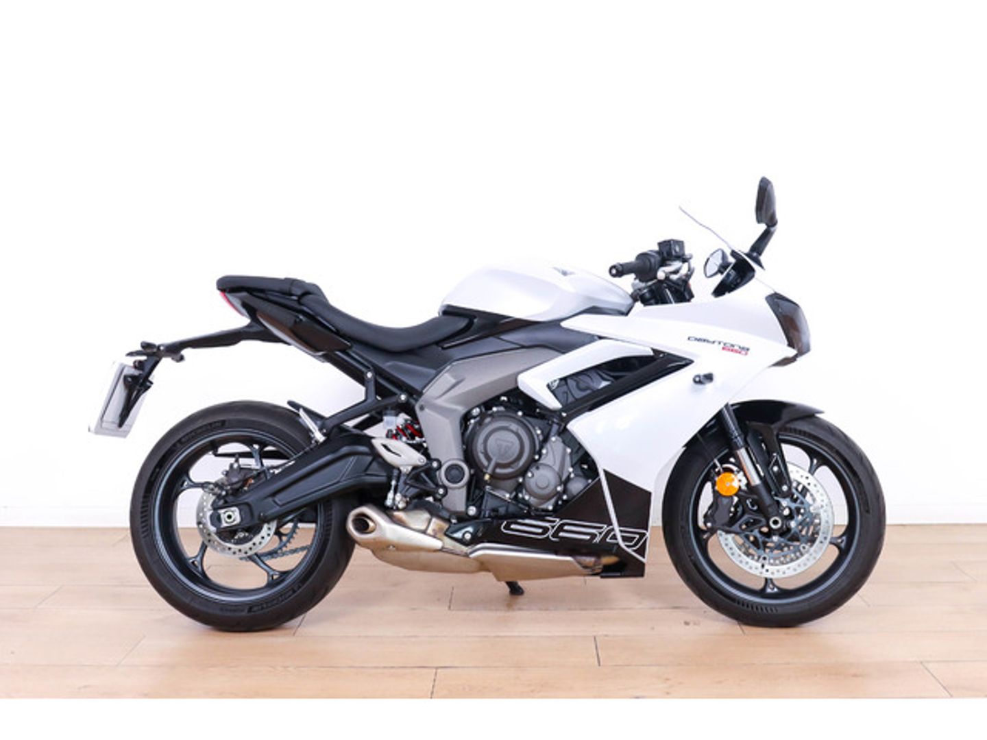 Triumph Daytona 660 Blanco Motorcycle