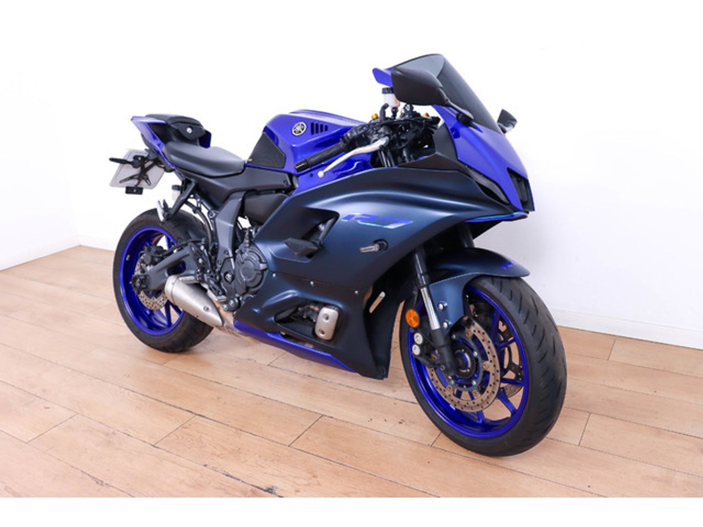 YAMAHA R7