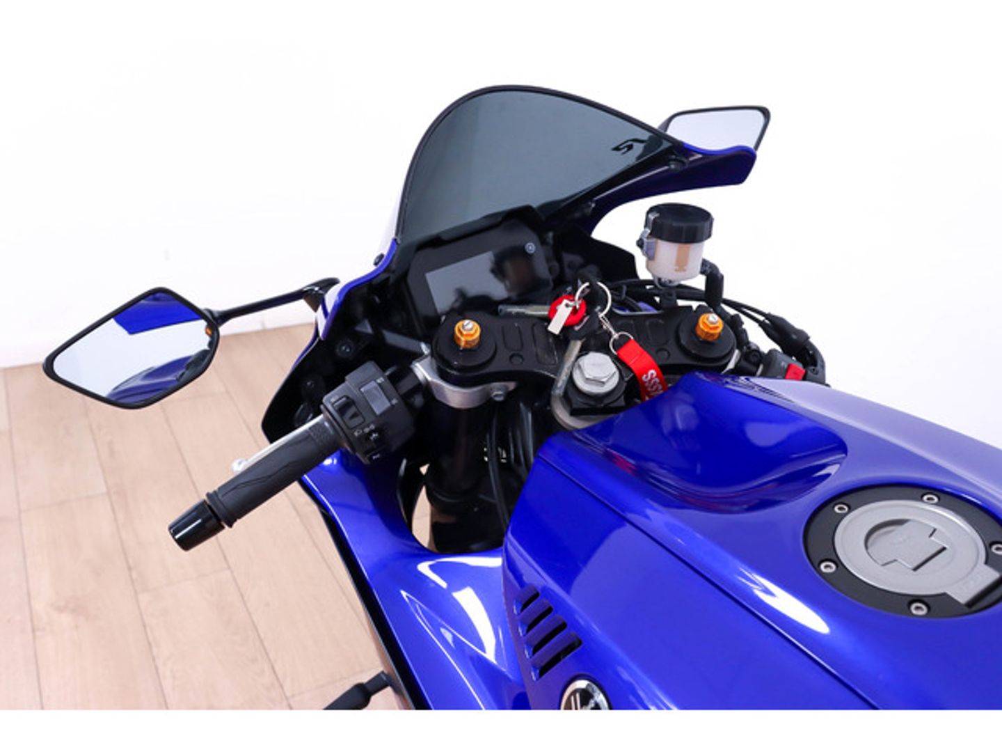 YAMAHA R7