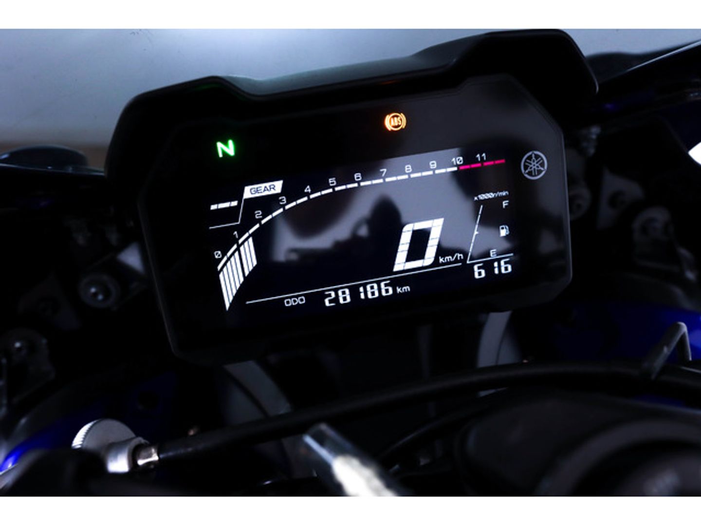 YAMAHA R7