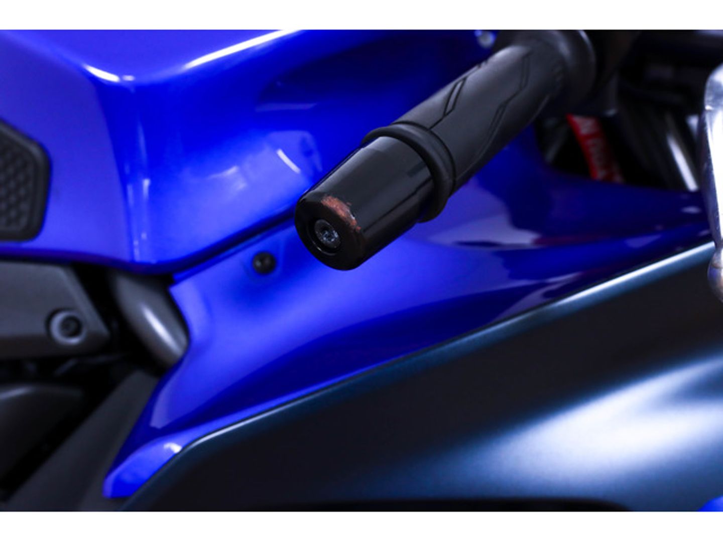 YAMAHA R7