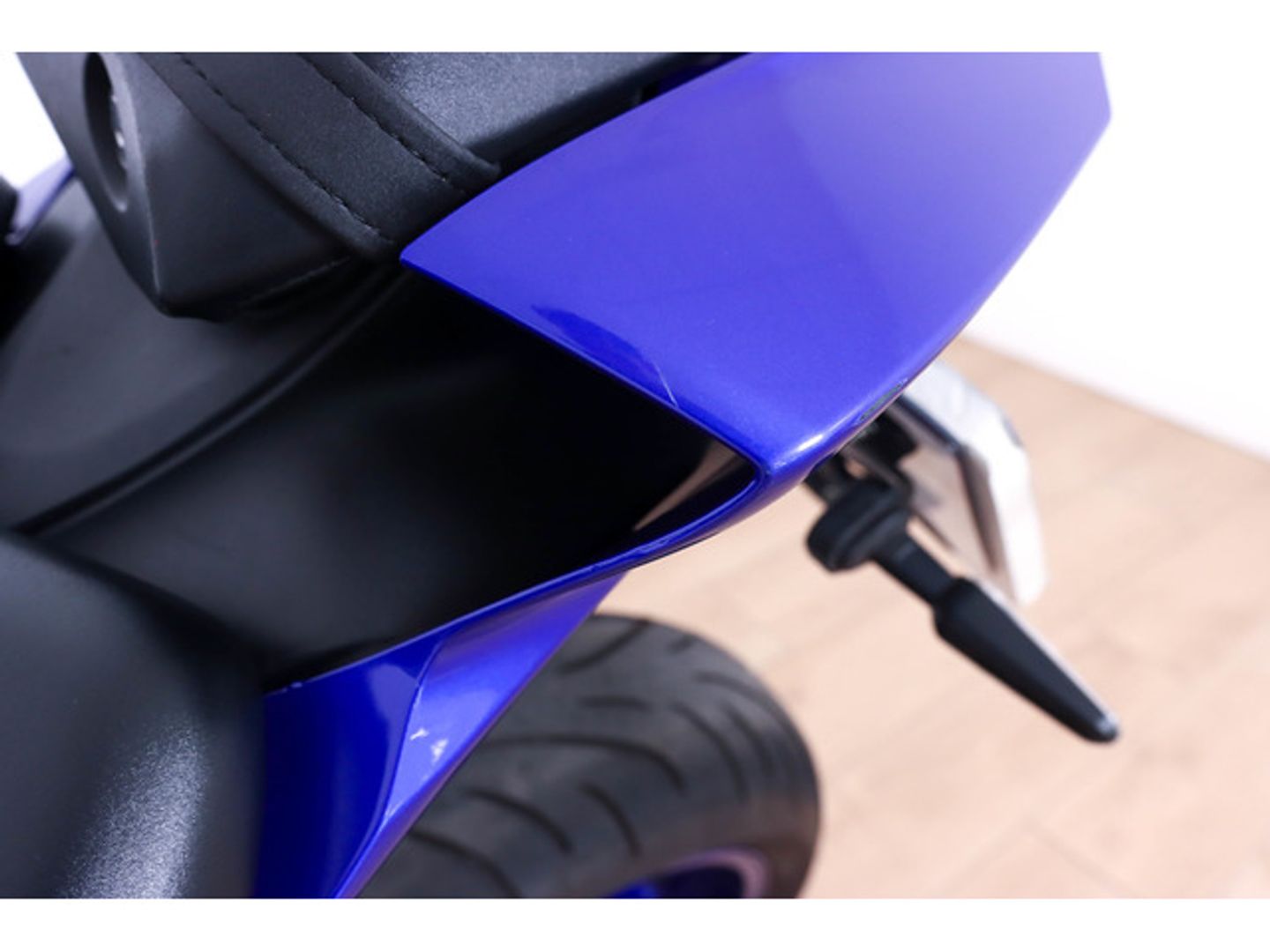 YAMAHA R7