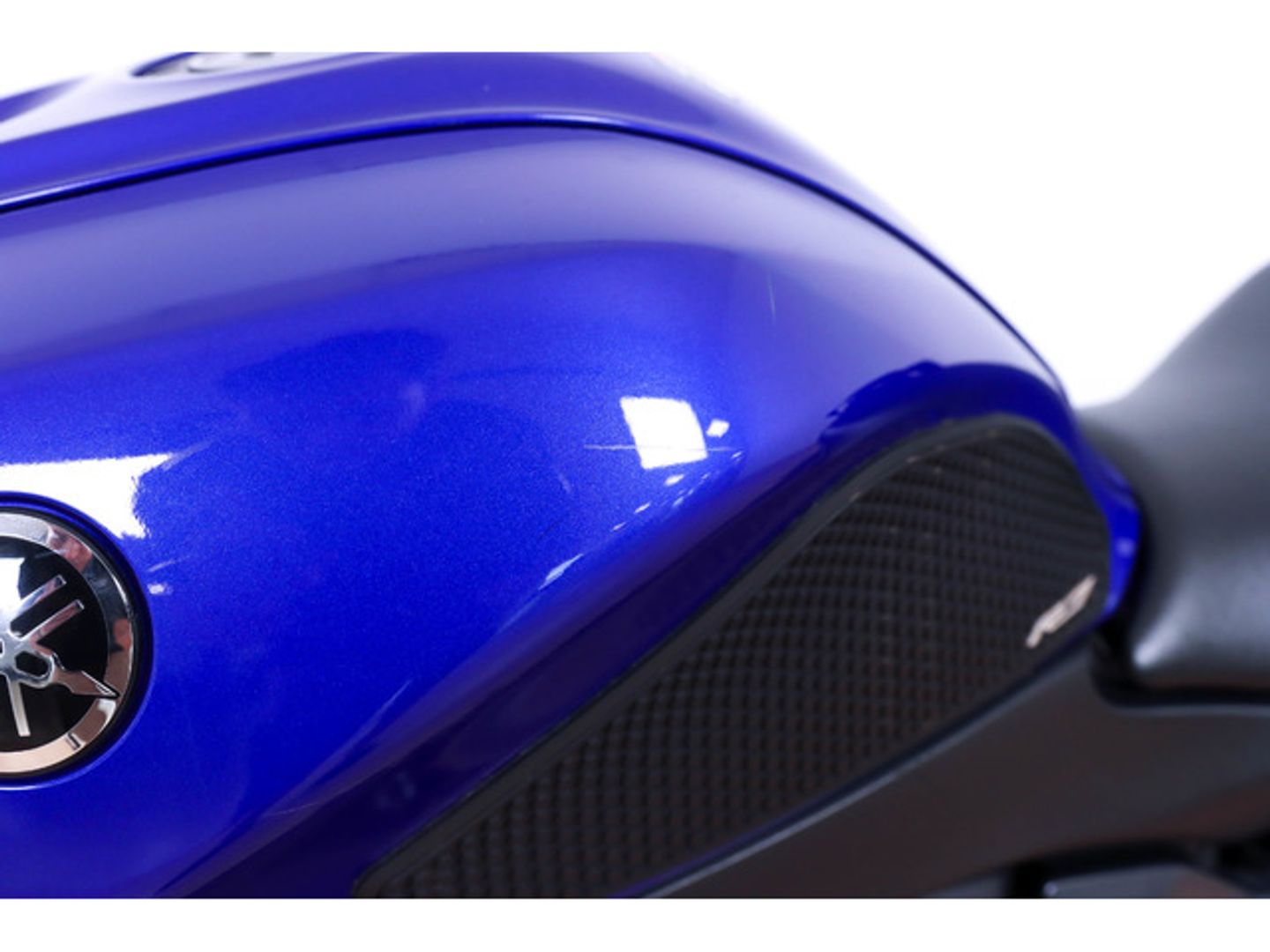 YAMAHA R7