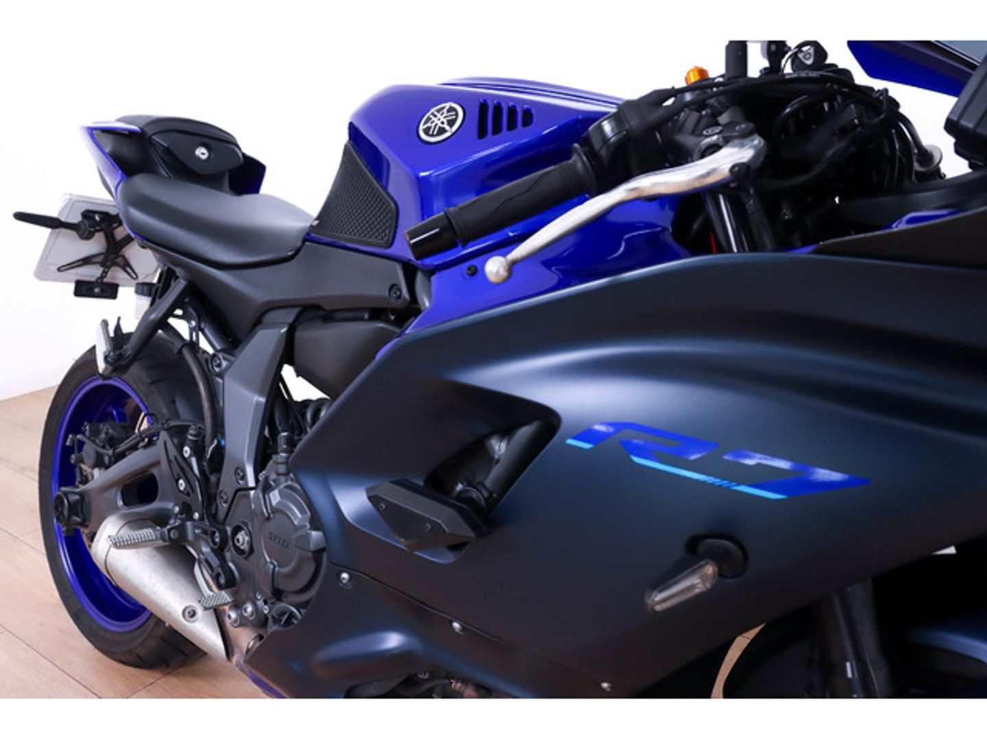 YAMAHA R7
