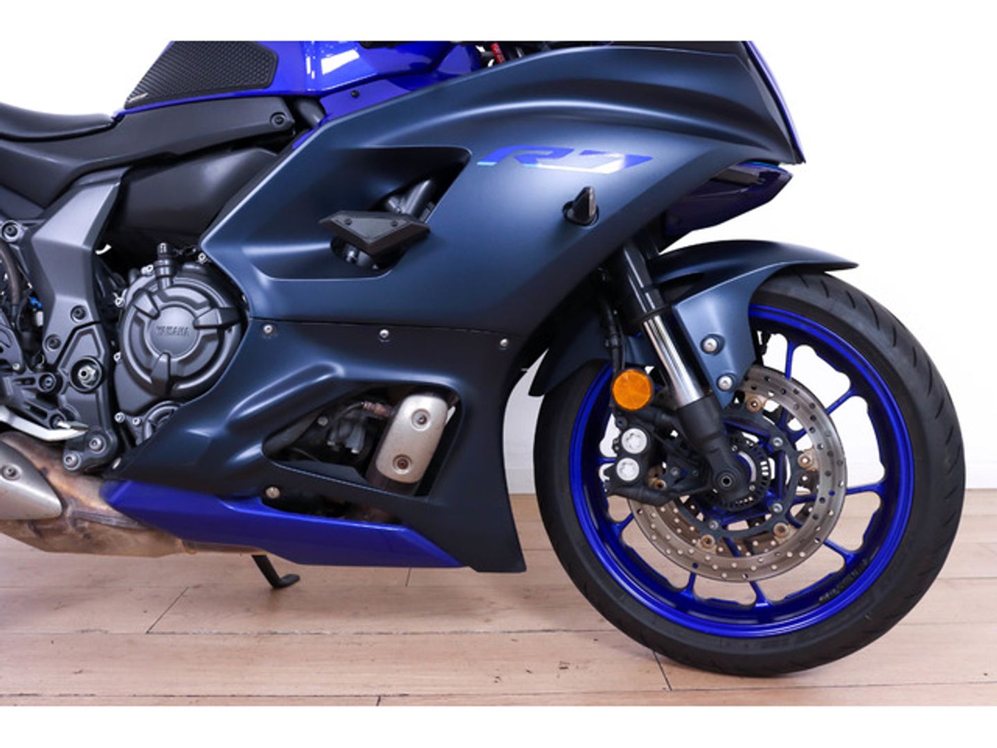 YAMAHA R7