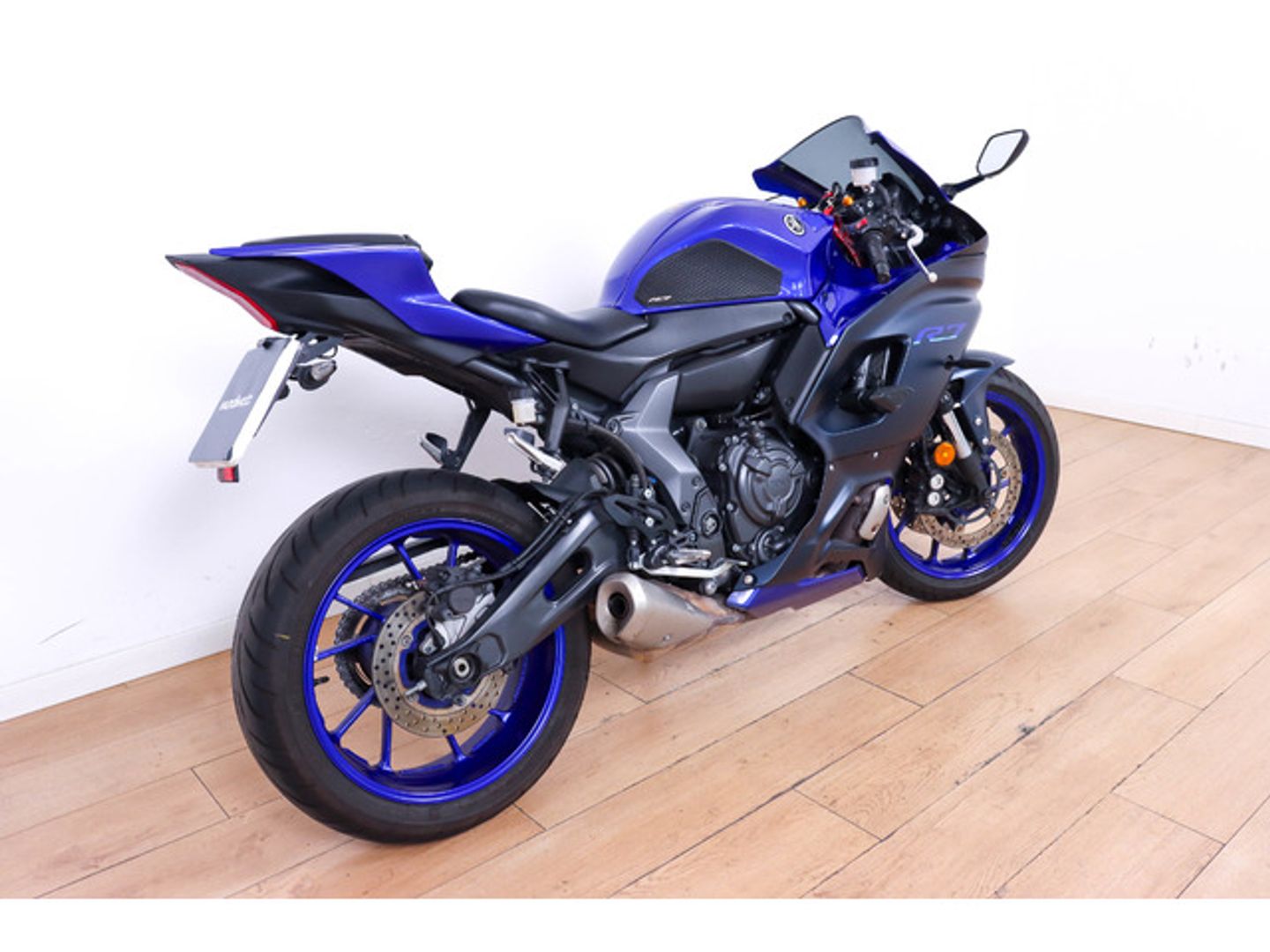 YAMAHA R7