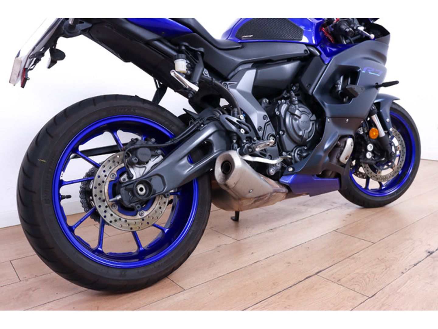 YAMAHA R7