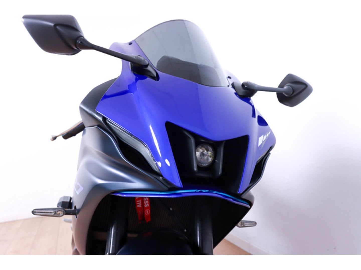 YAMAHA R7