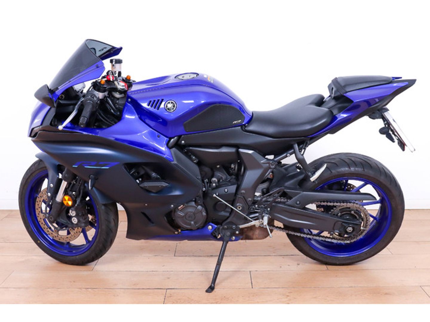 YAMAHA R7