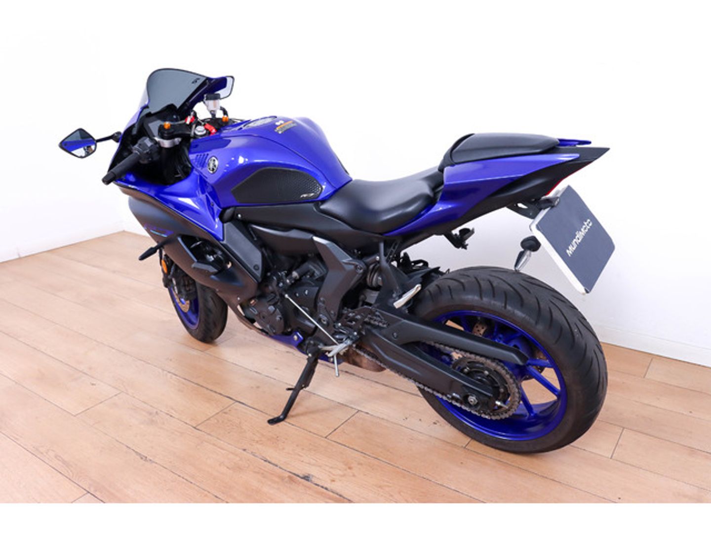 YAMAHA R7