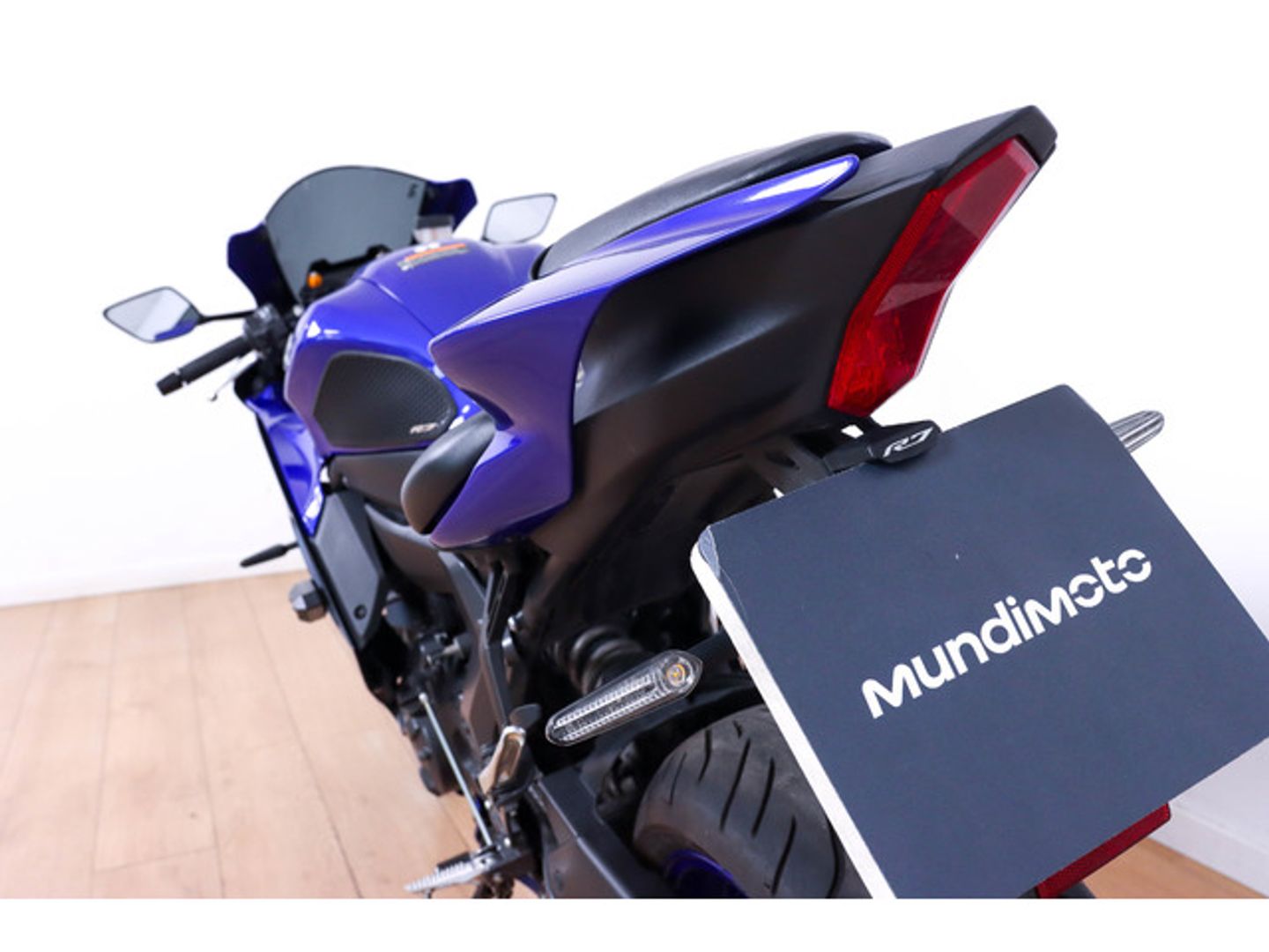 YAMAHA R7