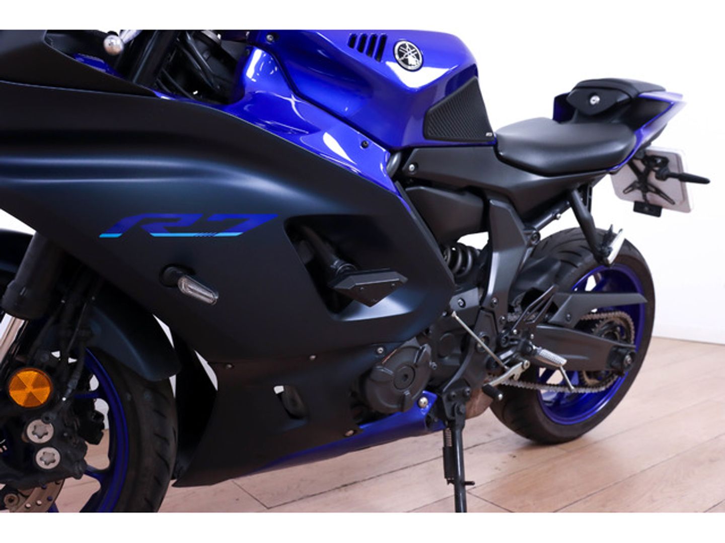YAMAHA R7