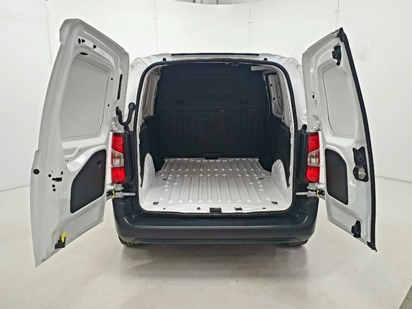 Peugeot Partner Furgon BlueHDi 100 S&S Pro Standard 600kg 73 kW (98 CV)