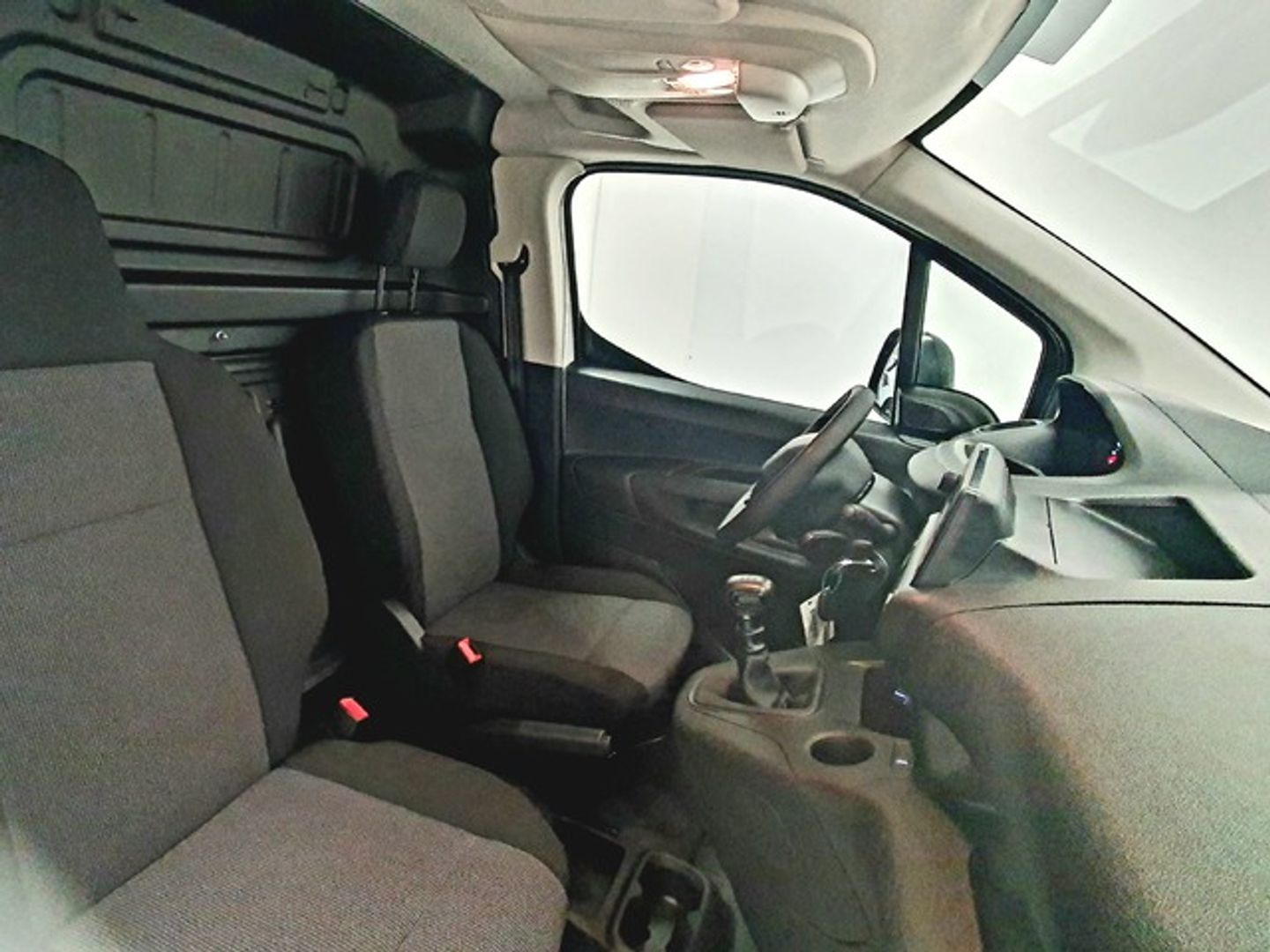 Peugeot Partner Furgon BlueHDi 100 S&S Pro Standard 600kg 73 kW (98 CV)