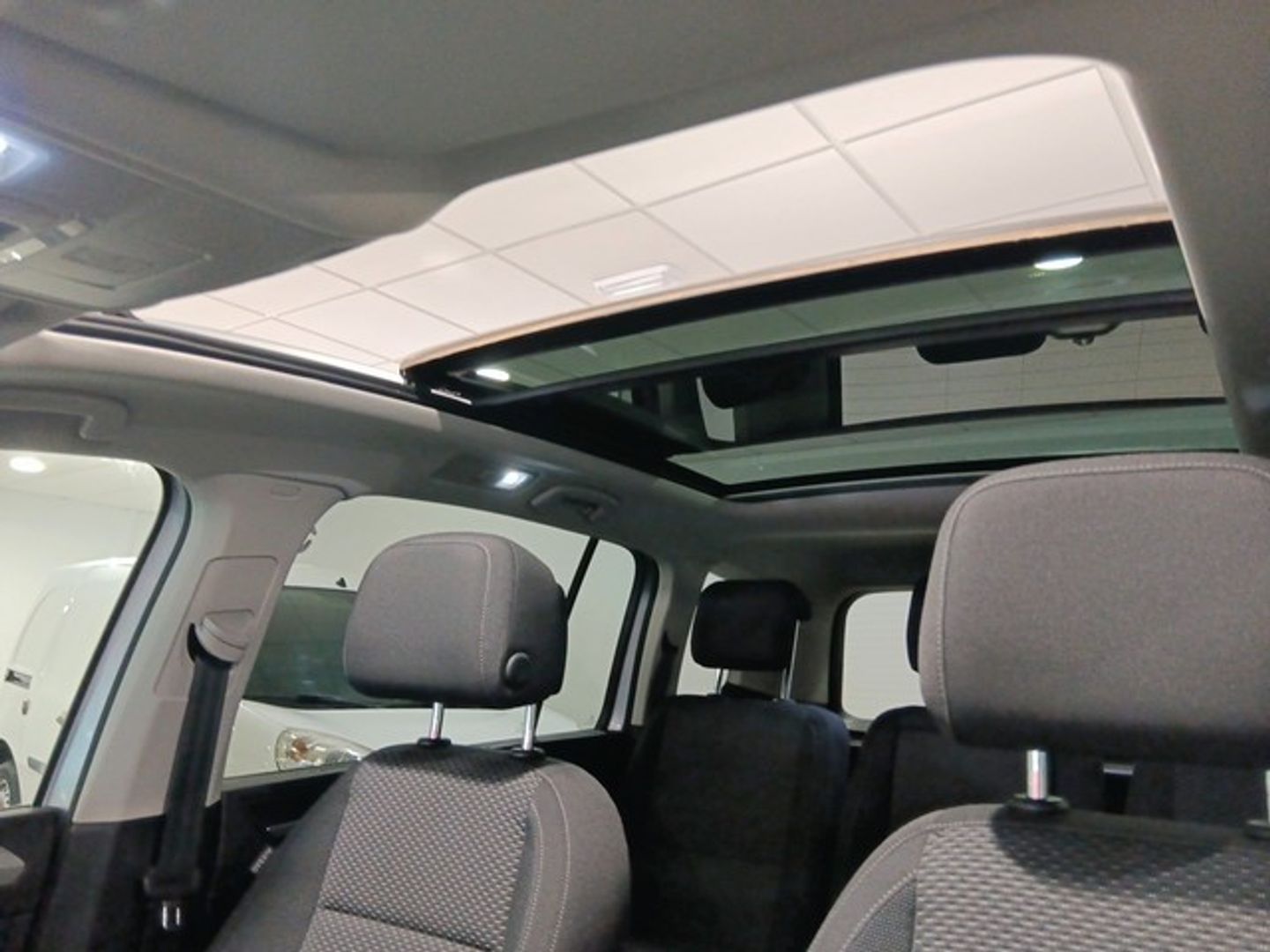 Volkswagen Touran Advance 1.5 TSI 110 kW (150 CV)