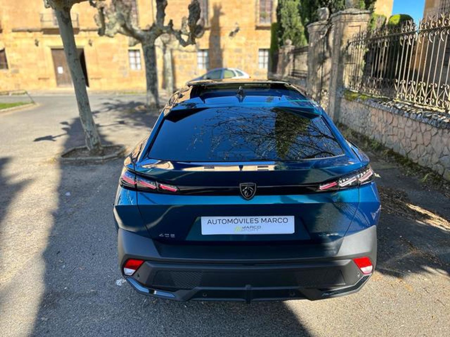 Peugeot 408 PHEV 225 GT e-EAT8 165 kW (224 CV)